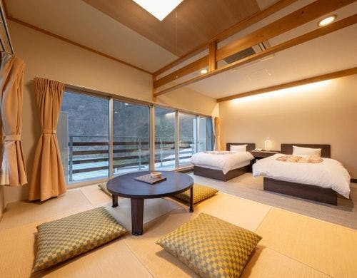 【和洋室】季節ごとに色鮮やかな景色を