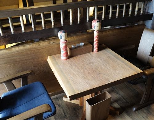 ベッドサイドテーブル