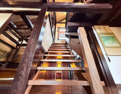 1階から2階へ続く階段