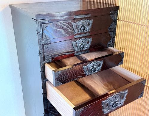 岩谷堂箪笥と館内着