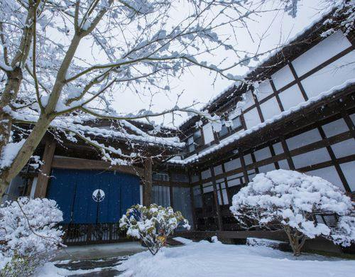 雪化粧のエントランス