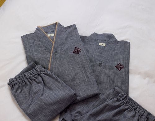 館内では作務衣でお過ごしいただけます