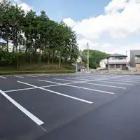 ที่จอดรถฟรีแบบพื้นราบ