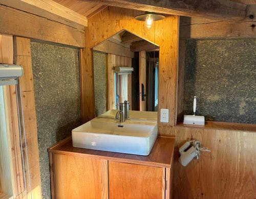 土壁と梁のお部屋