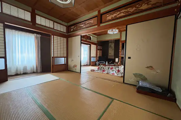 อาคารเสริม ชั้นสอง ห้องเชื่อมต่อสองห้อง