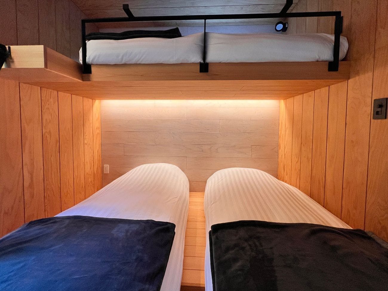 Tiny Base The MOUNTAiN