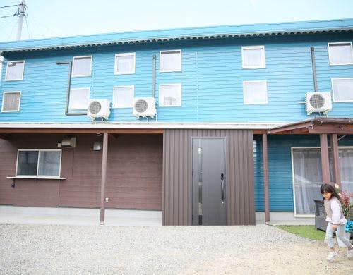 あおの大きな建物です