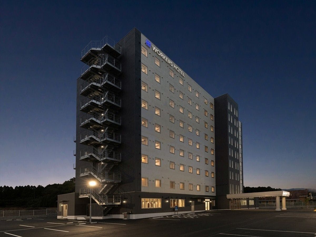 ภายนอก <กลางคืน>