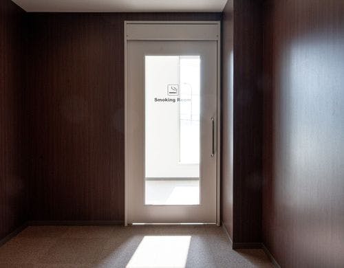 喫煙ブース