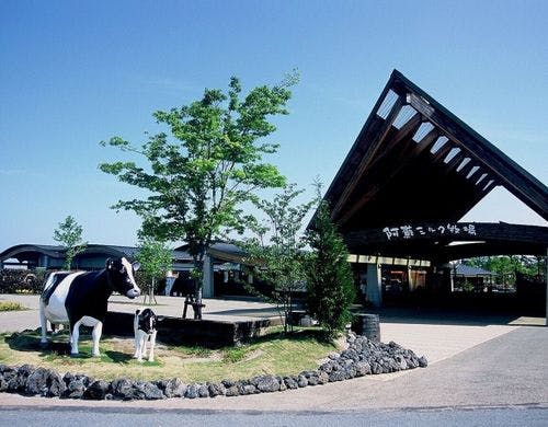 【らくのうマザーズ阿蘇ミルク牧場】