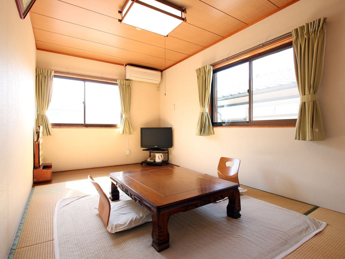 Japanese-style room (6 tatami mats)