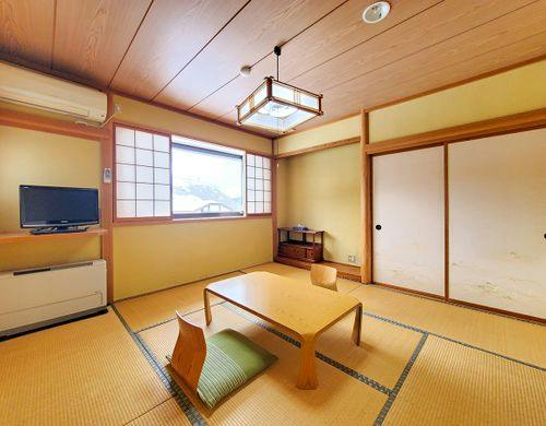 #和室　広々８畳のお部屋です