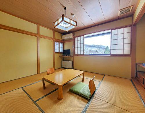 #和室　広々８畳のお部屋です♪