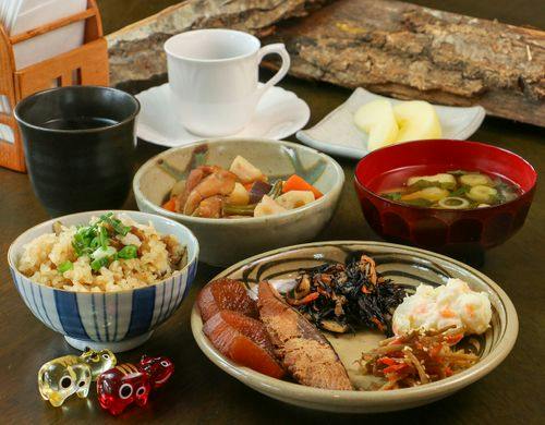 #朝食　オーナー手づくりの優しい和朝食