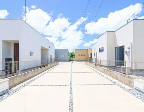 敷地内のゆとりある共用通路