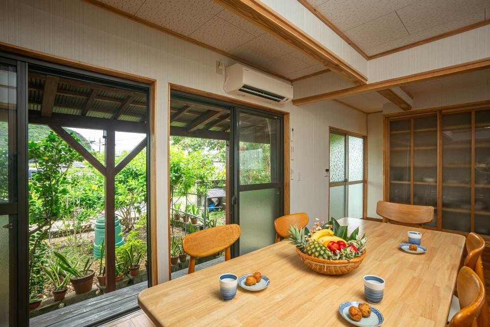 สวนที่มองเห็นได้จากห้องรับประทานอาหาร