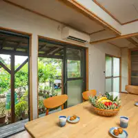 สวนที่มองเห็นได้จากห้องรับประทานอาหาร