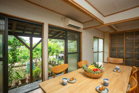 สวนที่มองเห็นได้จากห้องรับประทานอาหาร