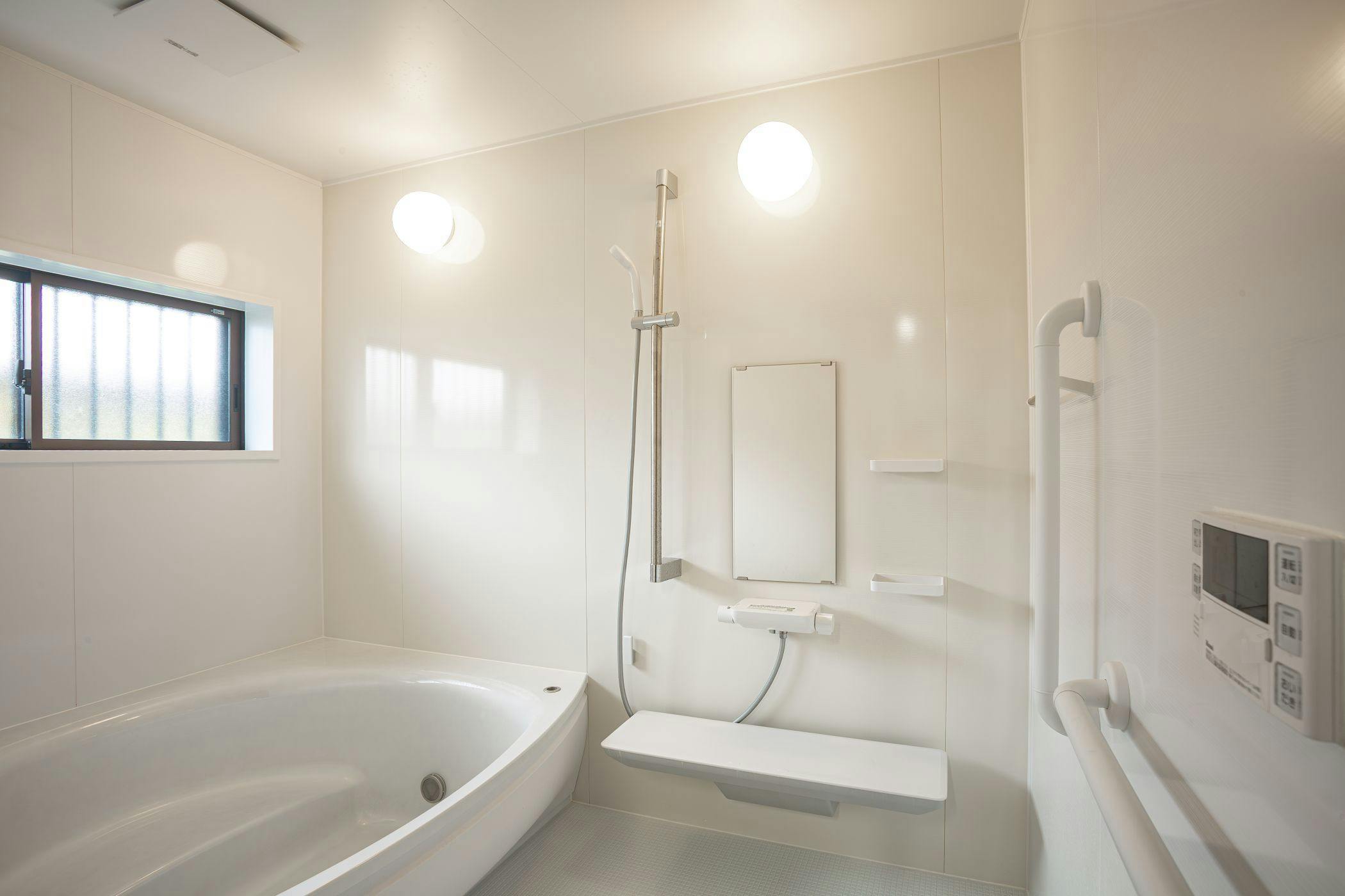 ห้องน้ำพร้อมอ่างอาบน้ำขนาดใหญ่