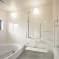 ห้องน้ำพร้อมอ่างอาบน้ำขนาดใหญ่