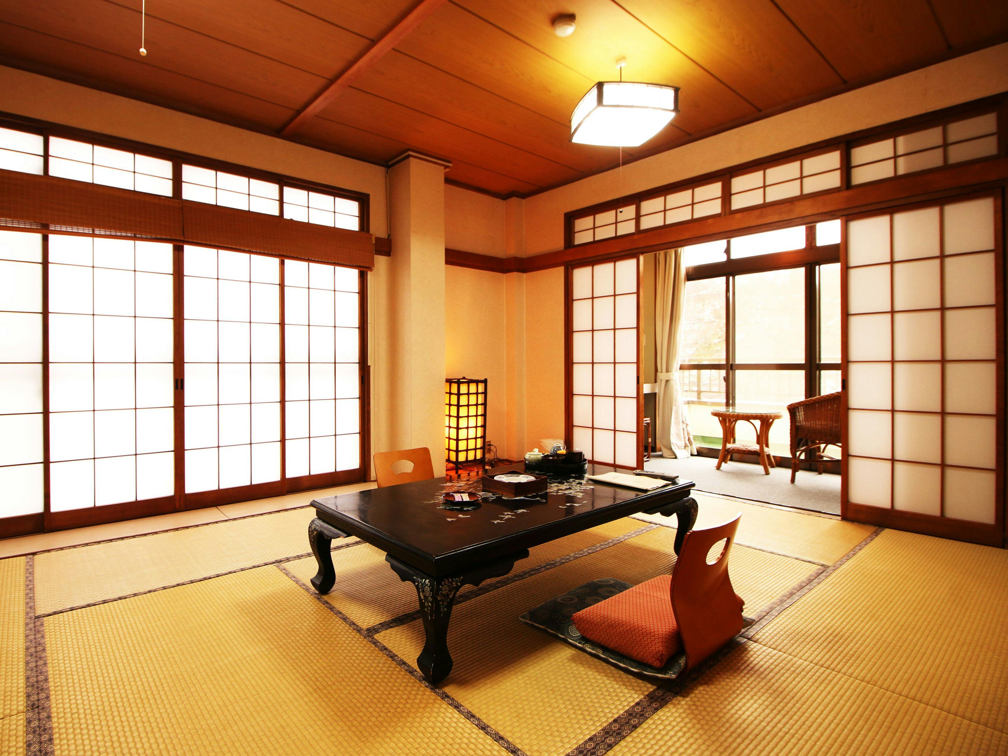 Spacious and relaxing 10-tatami Japanese-style room (with toilet)