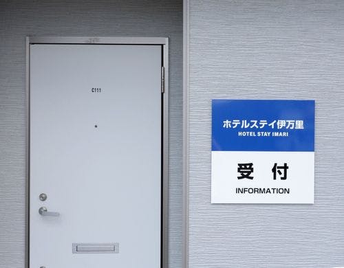 ・入口正面に受付がございます