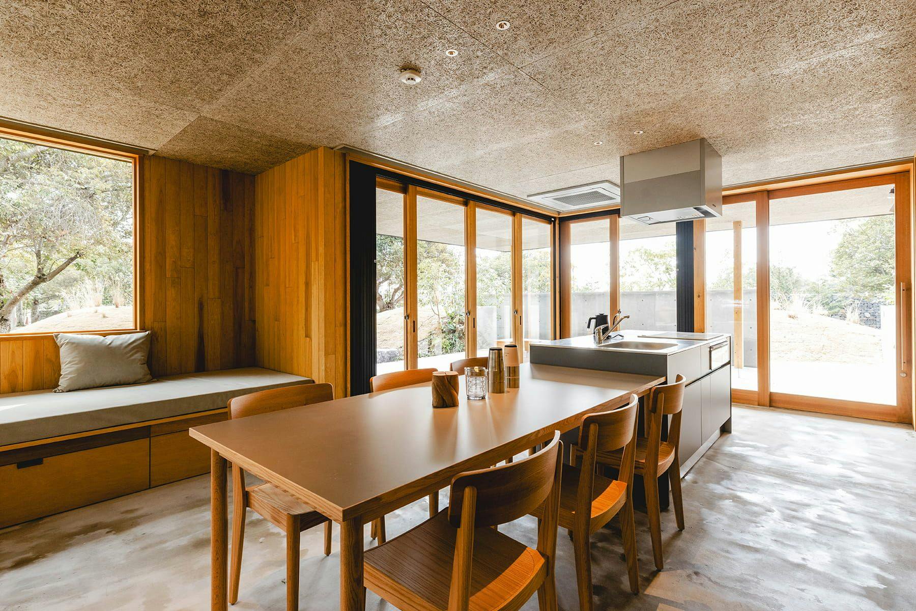 小屋别墅　客厅与餐厅