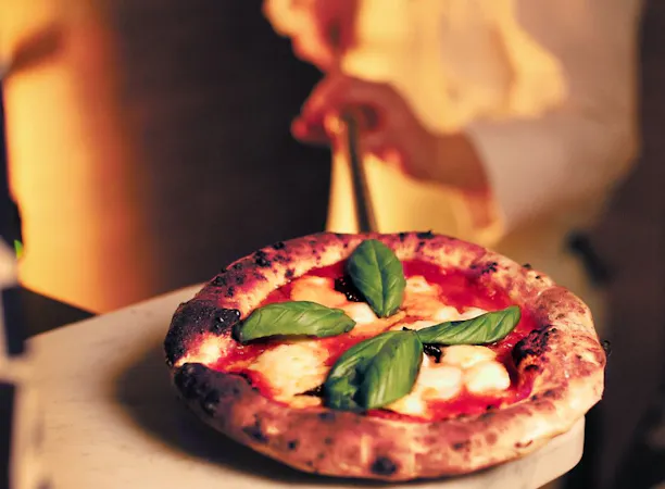 店内の窯で焼き上げる本格ピッツァ