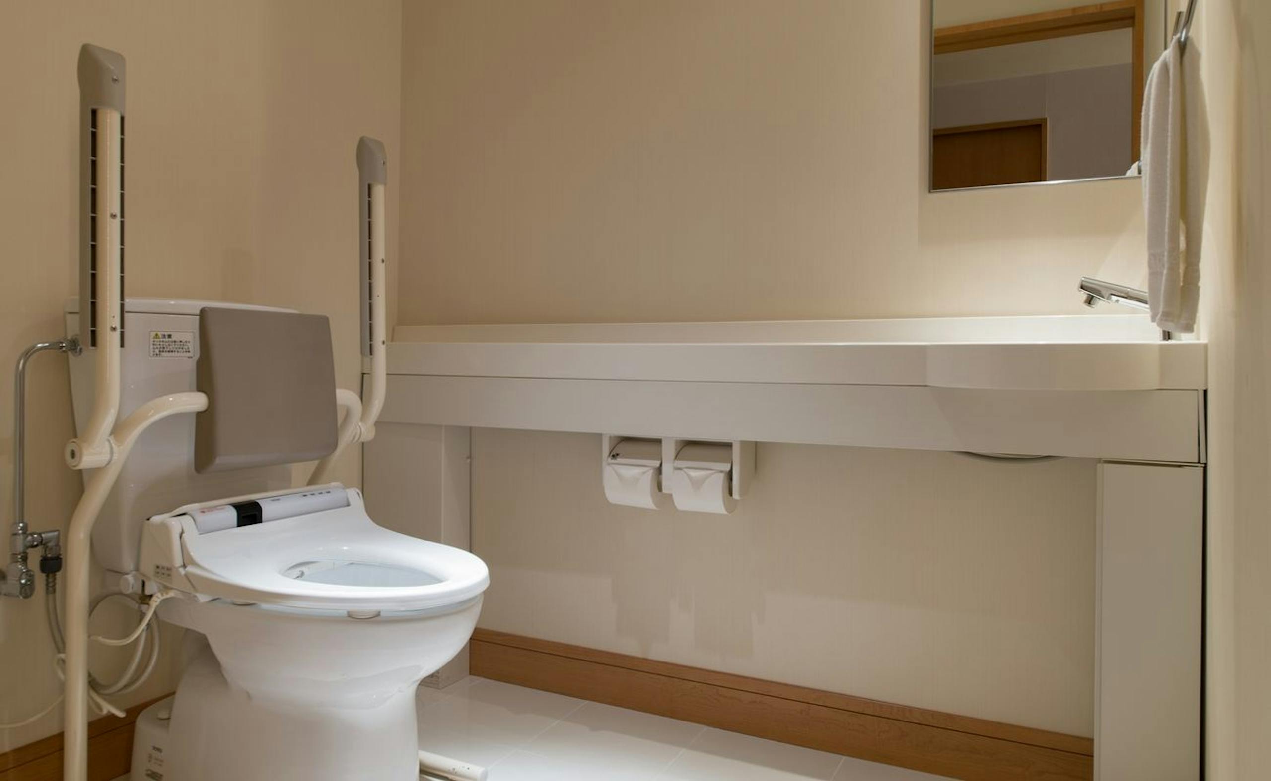 【札幌パークホテル】【特別フロア】ユニバーサル／パークビュー（最大４名・47平米）トイレ