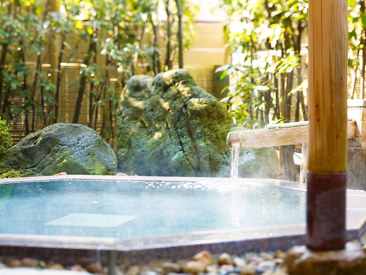 疲れも【露天風呂】で芯から“じんわり”