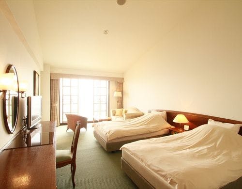 海を望むツイン客室一例