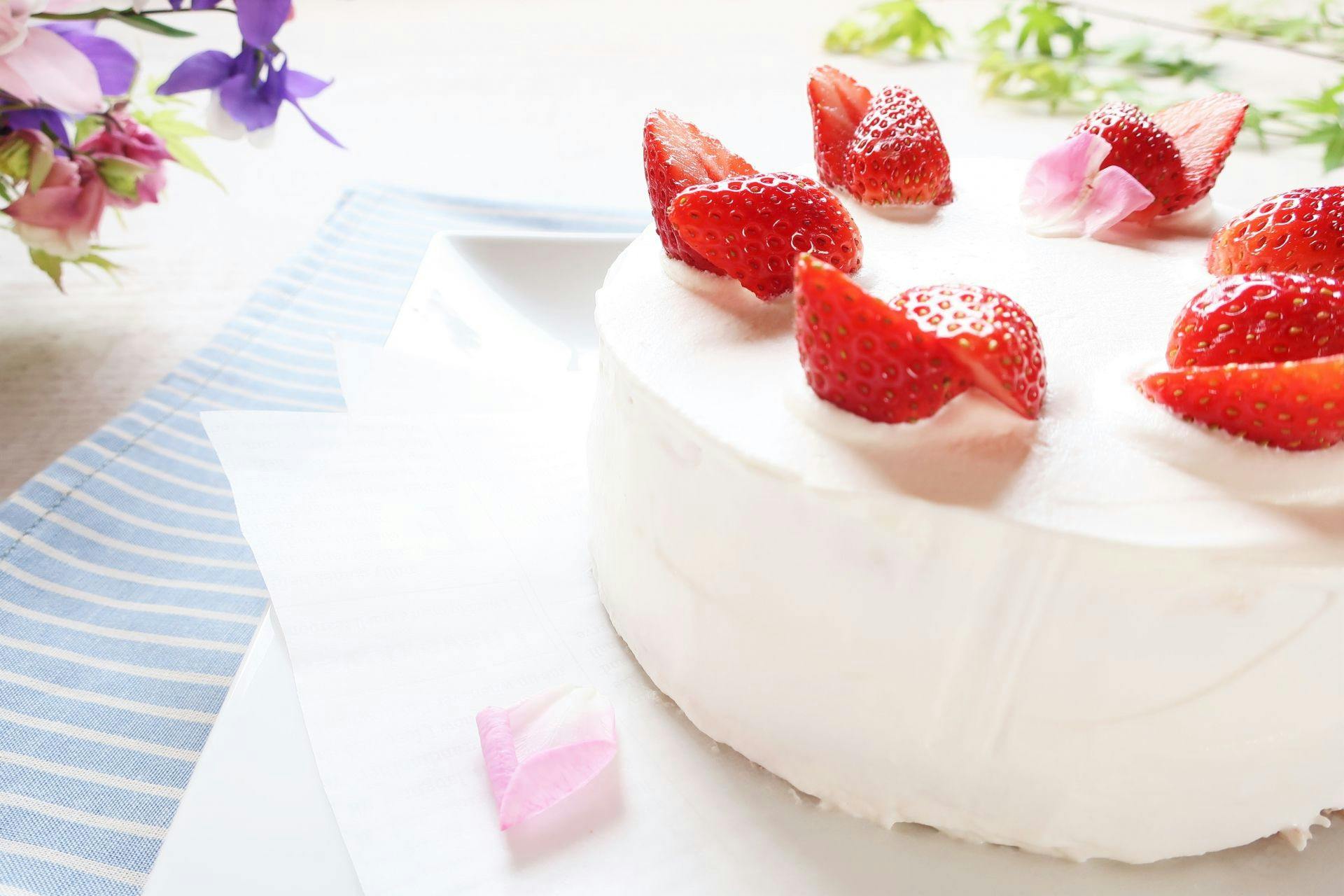 【記念日プラン】選べる特典＜ケーキ or 花束＞ お祝いの演出をスタッフがサポートします！