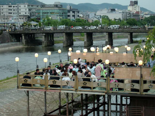 【納涼床プラン】夏の京の風物詩、鴨川で納涼床を楽しむ旅 -夕食・朝食付き-