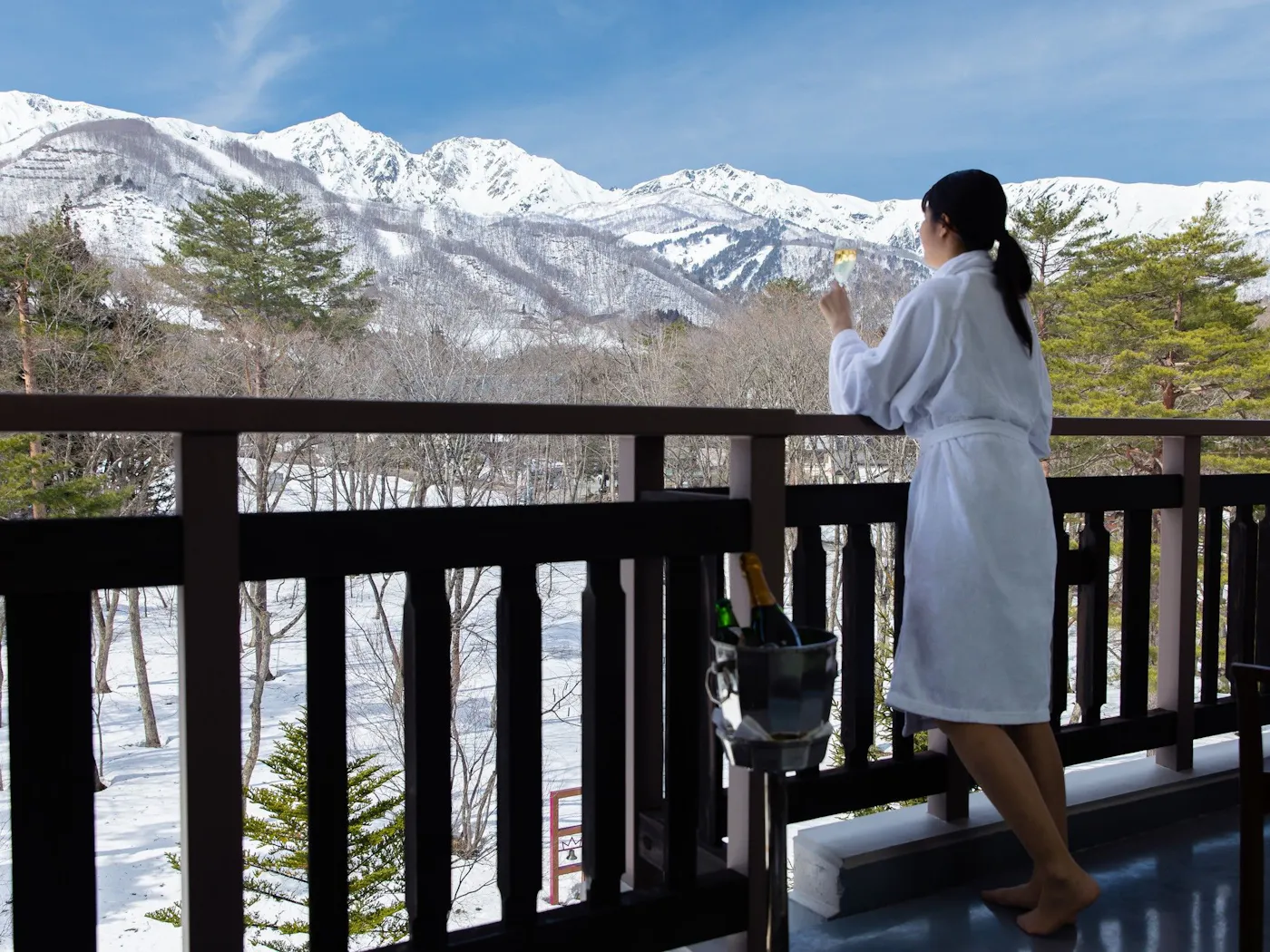 白馬東急ホテル：雪の北アルプスを望むバルコニー
