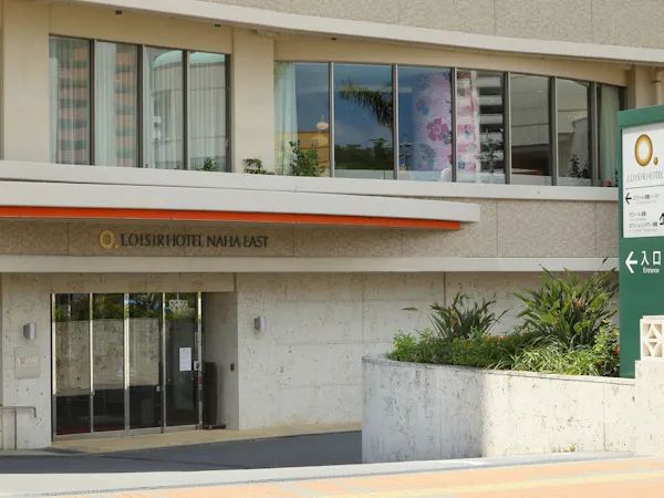 อาคารเสริม / อาคารตะวันออก - ภายนอก