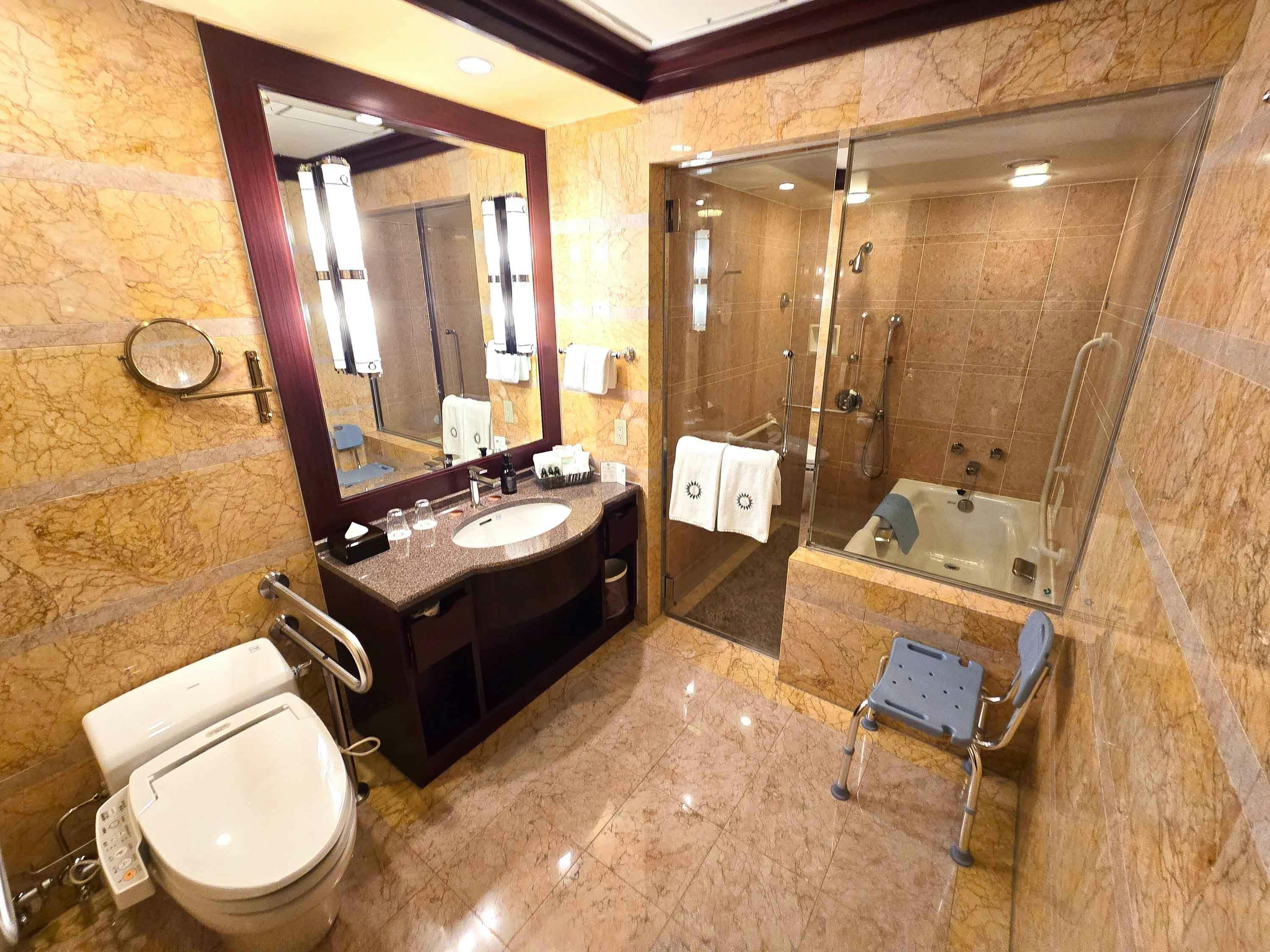 พื้นที่อ่างล้างหน้าในห้องยูนิเวอร์แซลทวิน