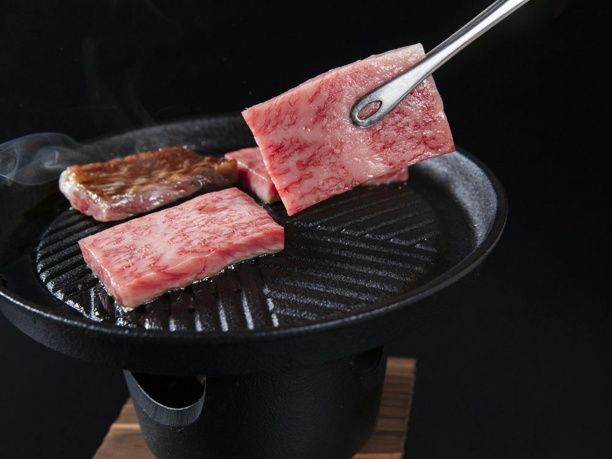 焼きたての伊予牛をお愉しみください。