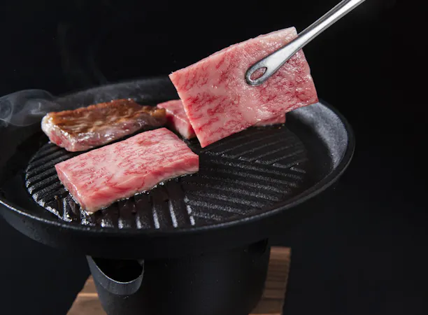 焼きたての伊予牛をお愉しみください。