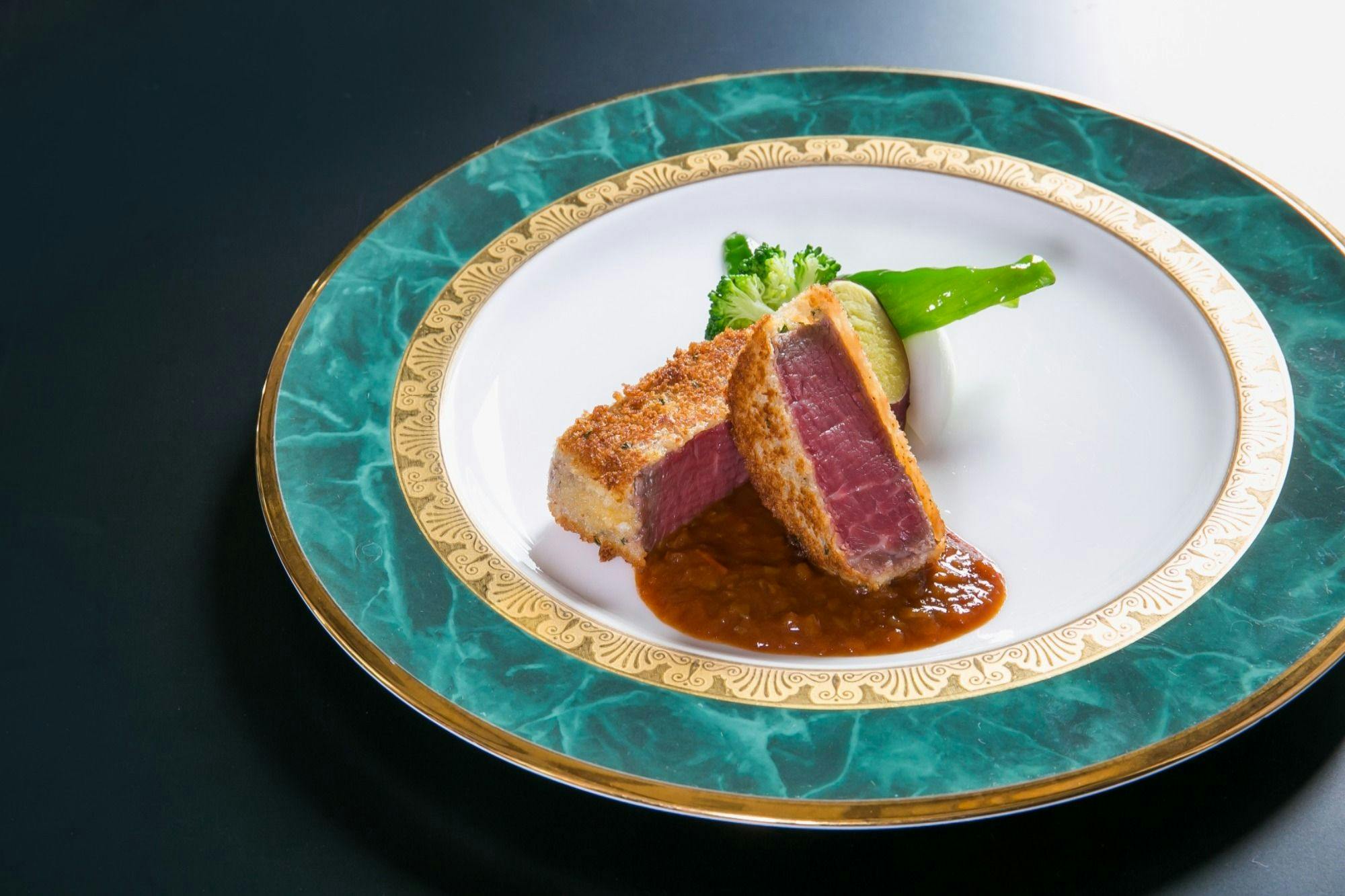【特別ご優待の一泊】伝統のビーフ・カツレツ「プレスティージュ」＆ラウンジケーキセット付 1泊2食