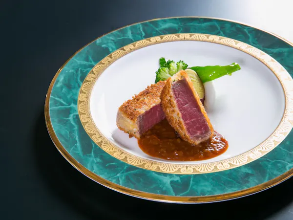 【特別ご優待の一泊】伝統のビーフ・カツレツ「プレスティージュ」&ラウンジケーキセット付 1泊2食