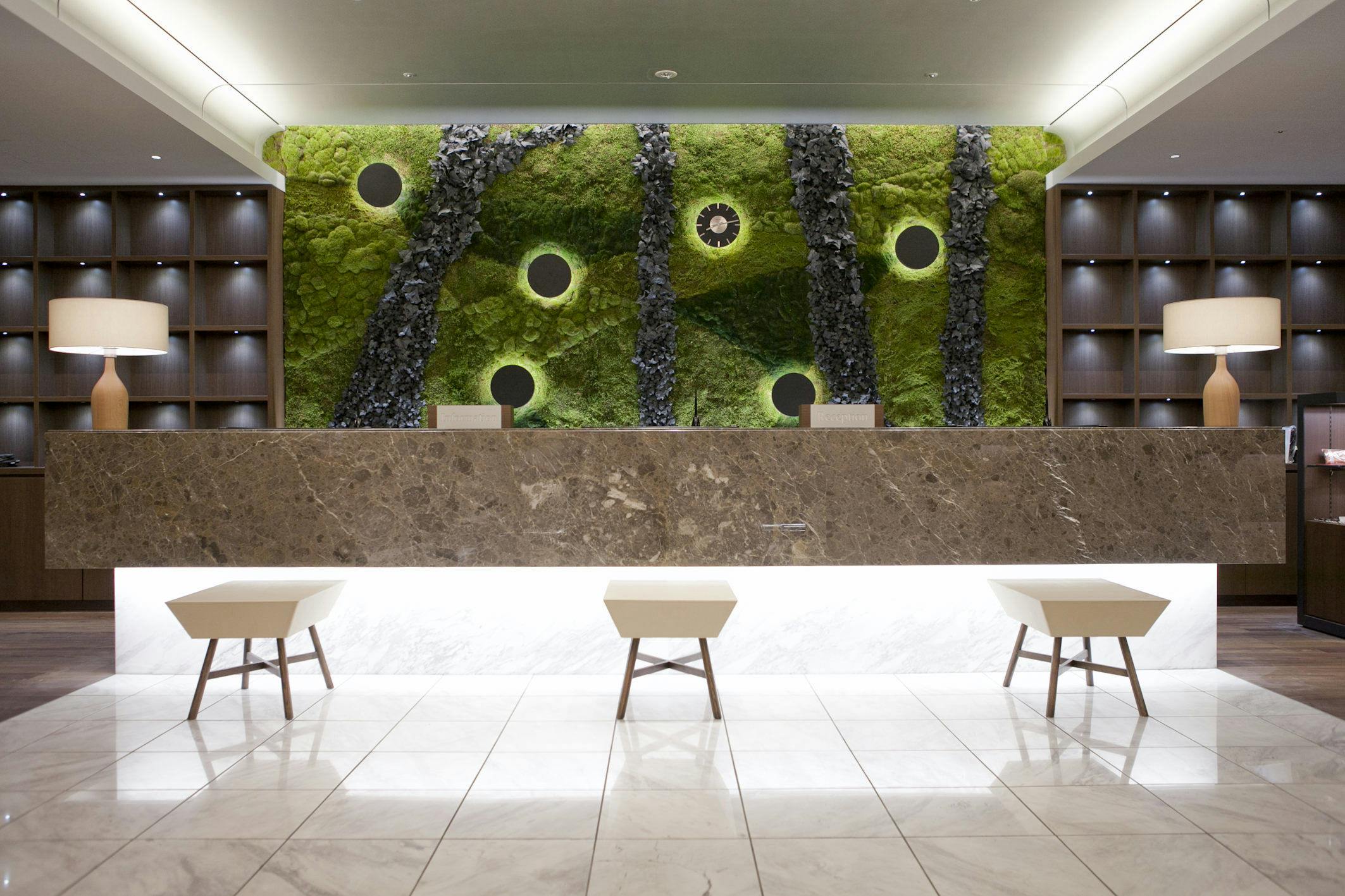 ชั้น 6 "แผนกต้อนรับ"