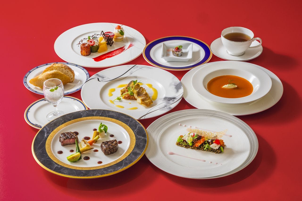 Makan malam set menu lengkap (Mei dan Juni 2026)