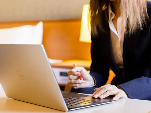 室内は観光やビジネスの拠点にも最適な空間