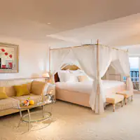 リヴィエラ・スイート 天蓋付きベッド