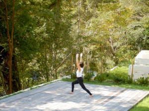 新設の渓流沿いテラス