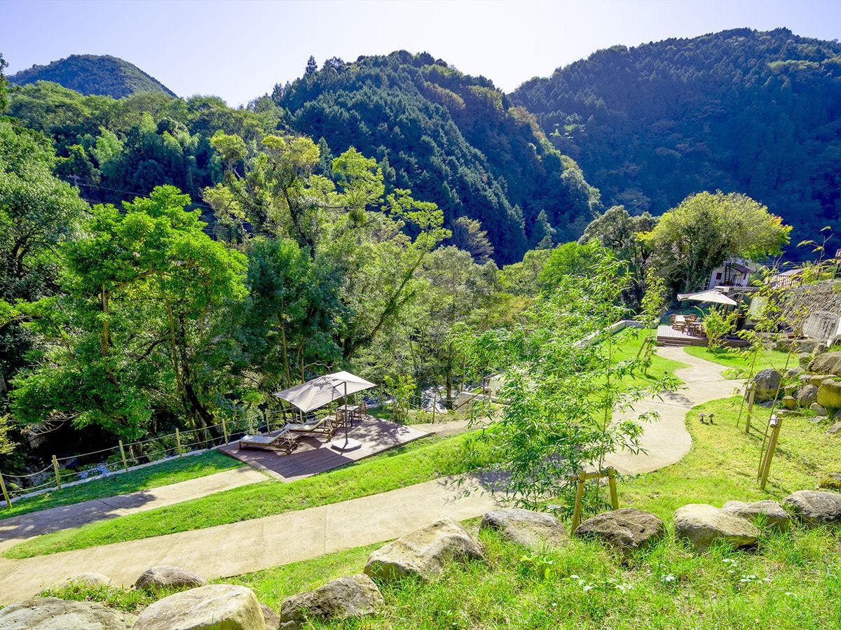 白壁　和とモダンが織りなす里山の古民家