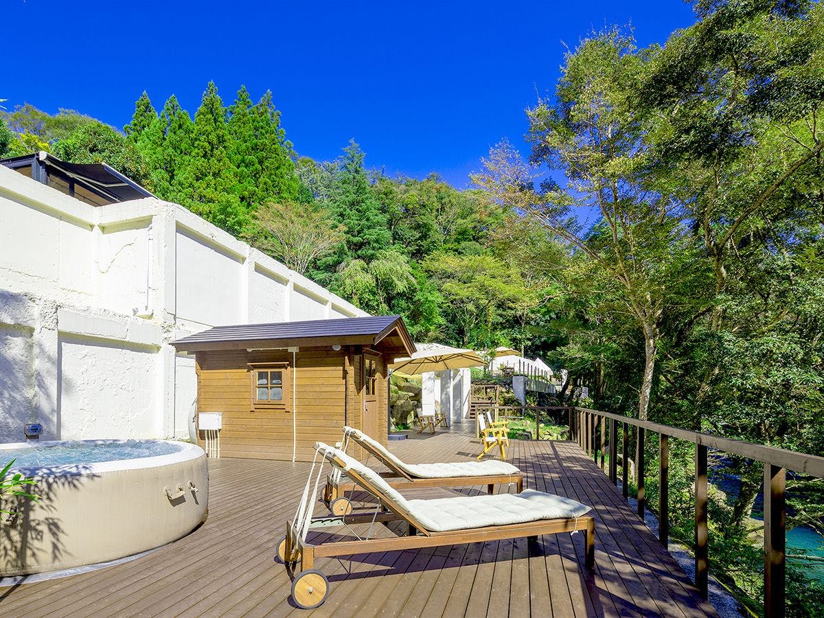 白壁　和とモダンが織りなす里山の古民家