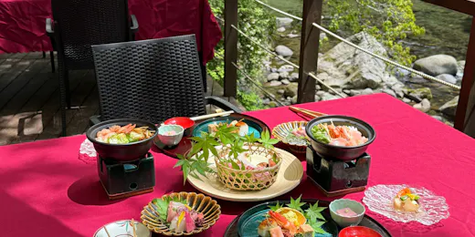 白壁 和とモダンが織りなす里山の古民家