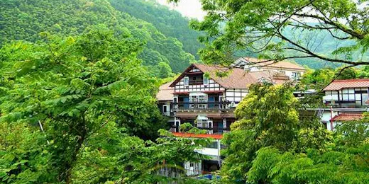 白壁 和とモダンが織りなす里山の古民家