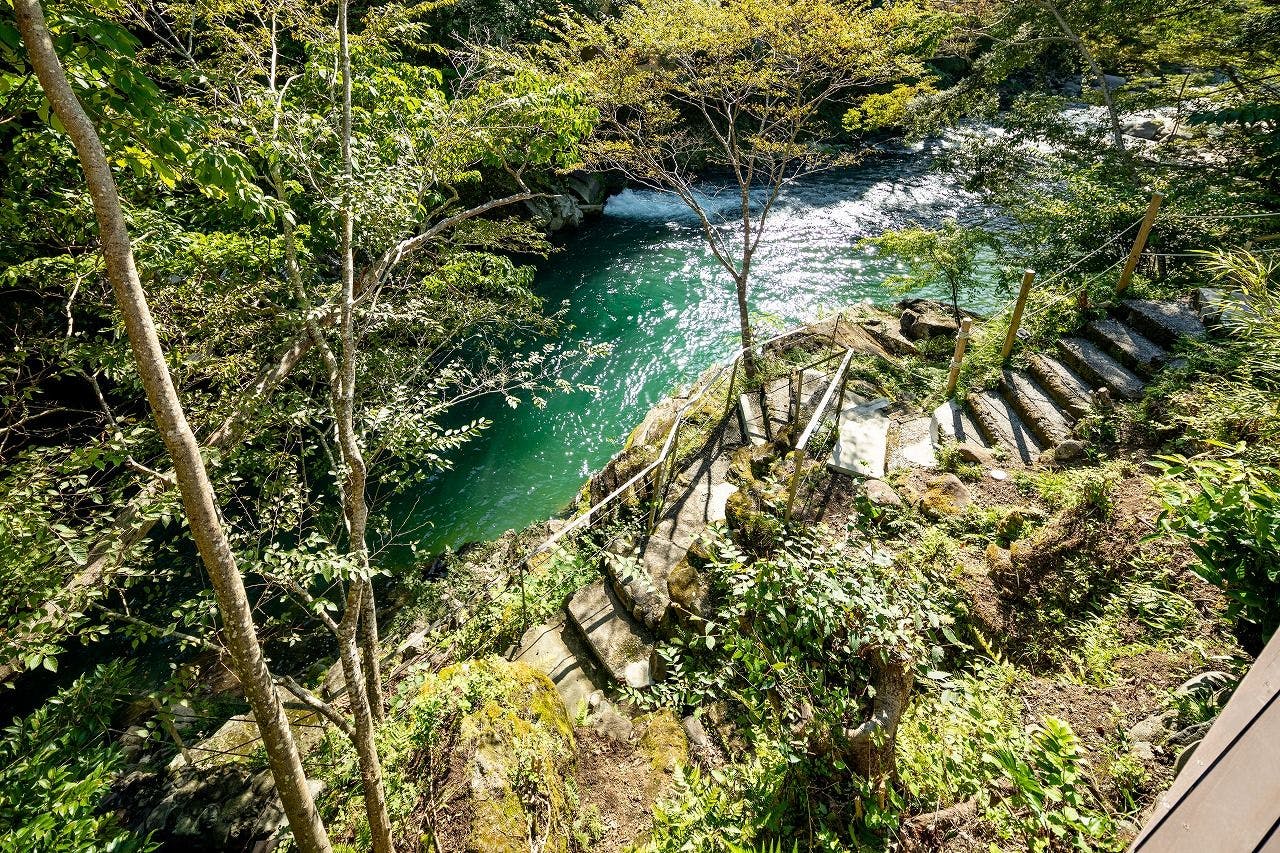 白壁　和とモダンが織りなす里山の古民家